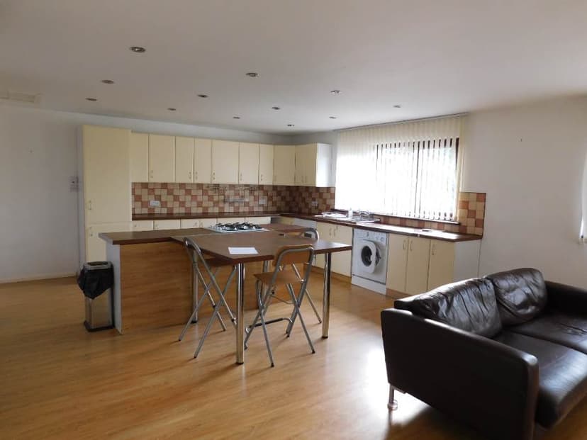 Image 3:2 bedroom Apartment or flat to rent