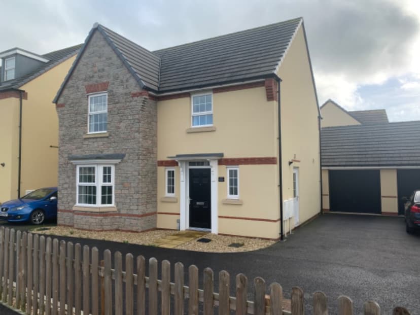 Image 1:4 bedroom Detached house to rent