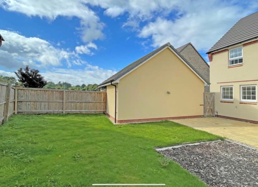 Image 2:4 bedroom Detached house to rent