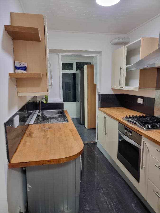 Image 2:4 bedroom End-of-terrace house to rent