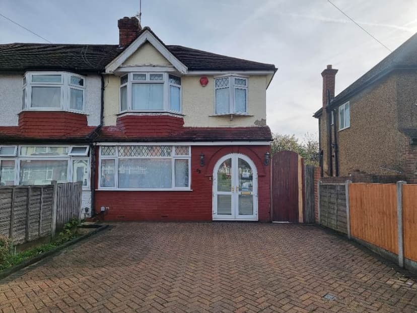 Image 1:4 bedroom End-of-terrace house to rent