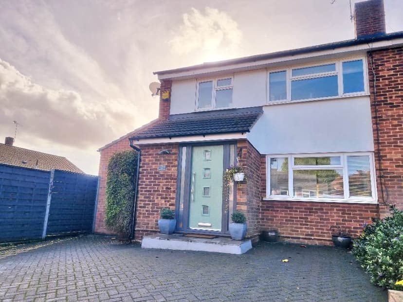 Image 1:4 bedroom Semi-detached house to rent