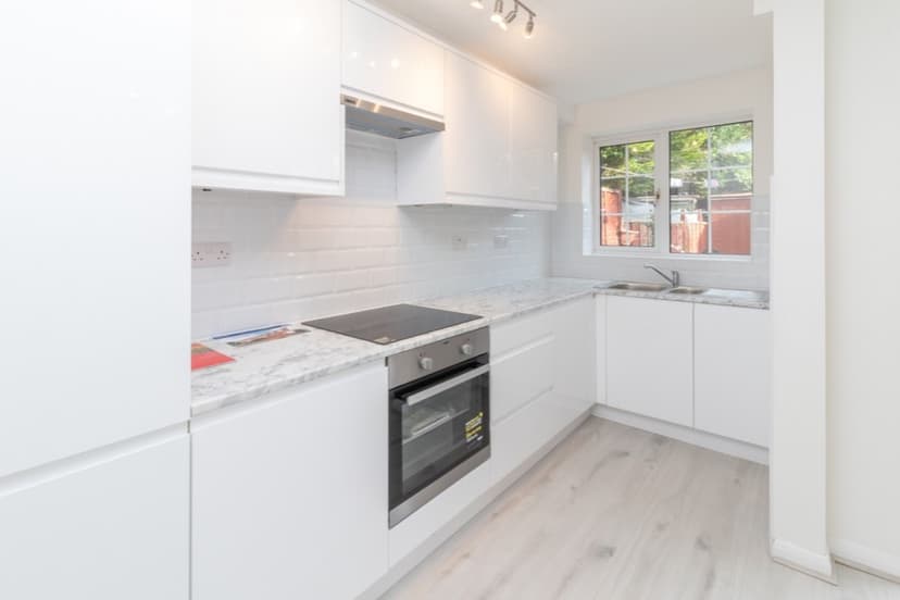 Image 3:4 bedroom End-of-terrace house to rent