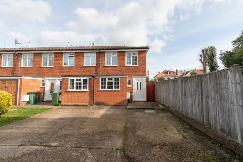 Image 1:4 bedroom End-of-terrace house to rent