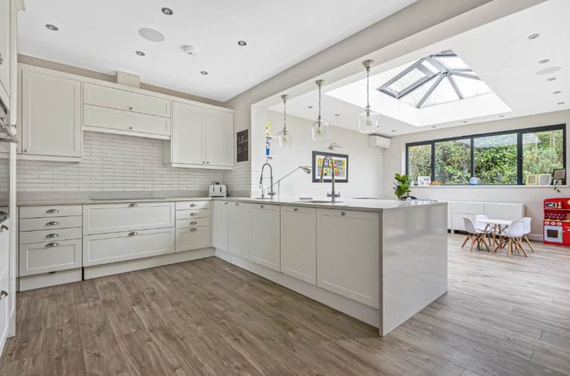 Image 1:6 bedroom Detached house to rent