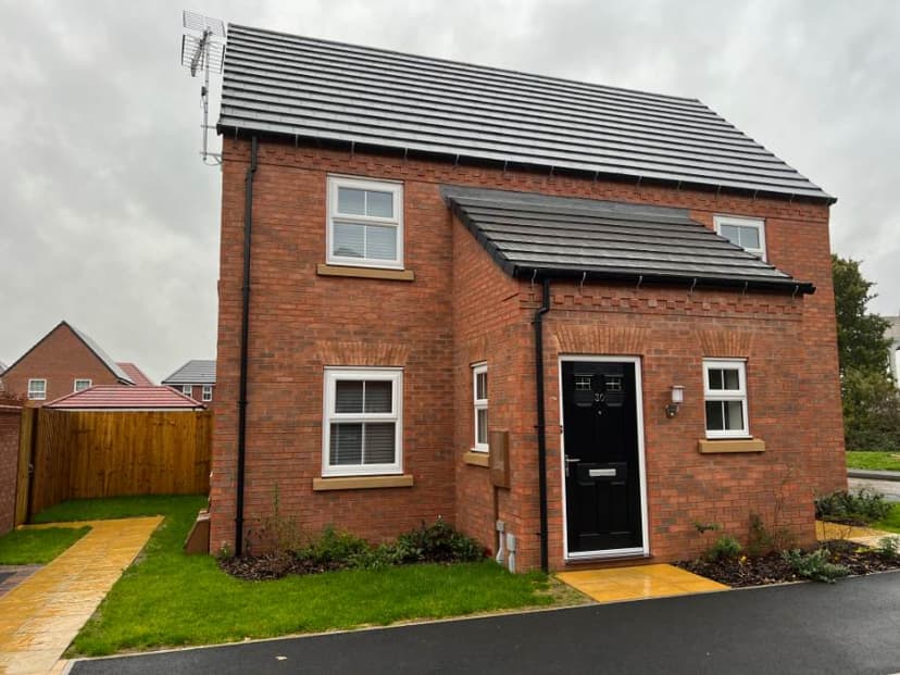 Image 1:1 bedroom Apartment or flat to rent