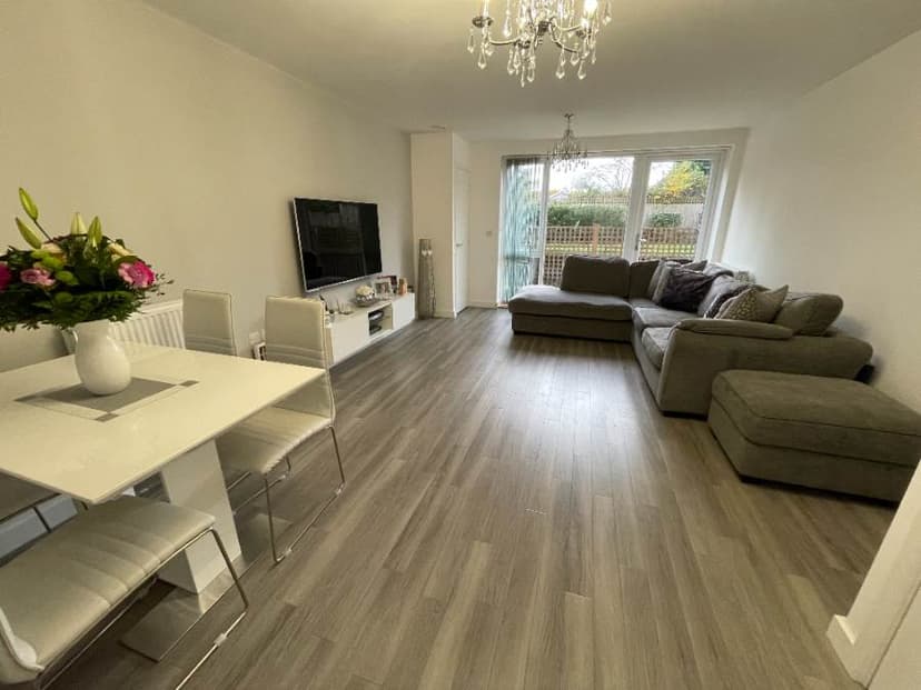 Image 2:1 bedroom Ground floor flat to rent