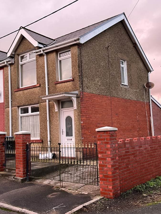 Image 1:3 bedroom End-of-terrace house to rent