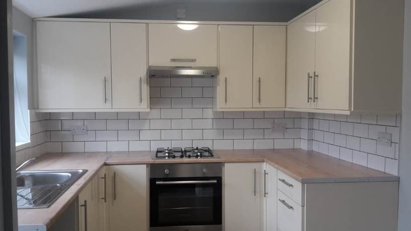 Image 2:3 bedroom End-of-terrace house to rent