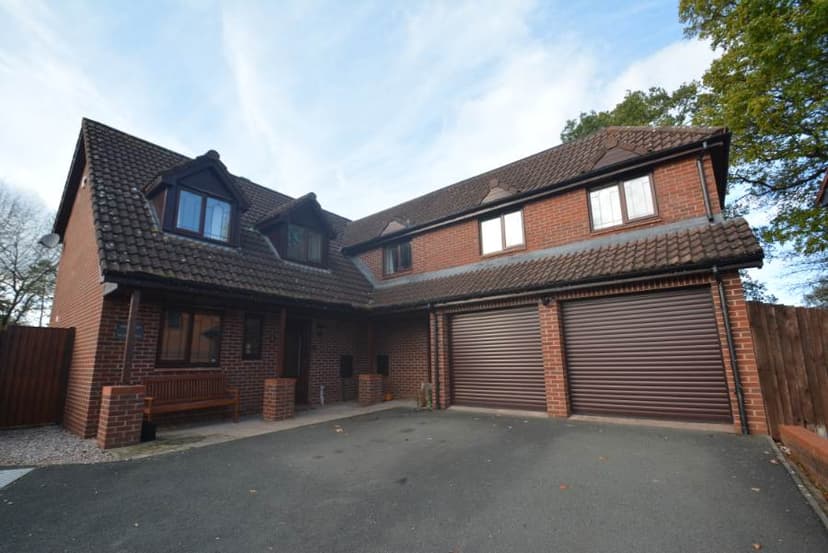 Image 1:5 bedroom Detached house to rent