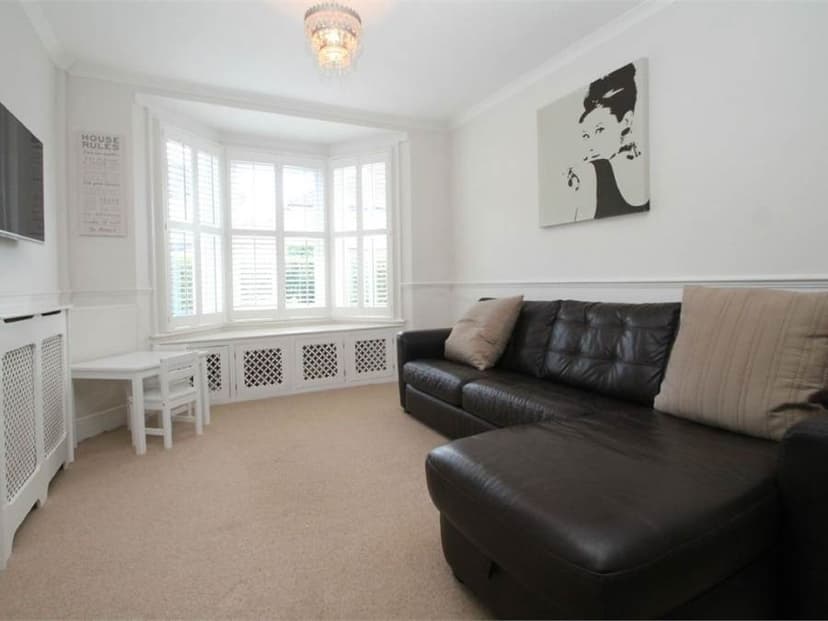 Image 2:4 bedroom Terraced house to rent