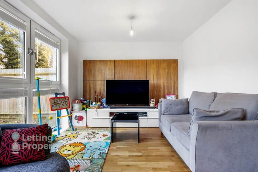 Image 2:3 bedroom Semi-detached house to rent