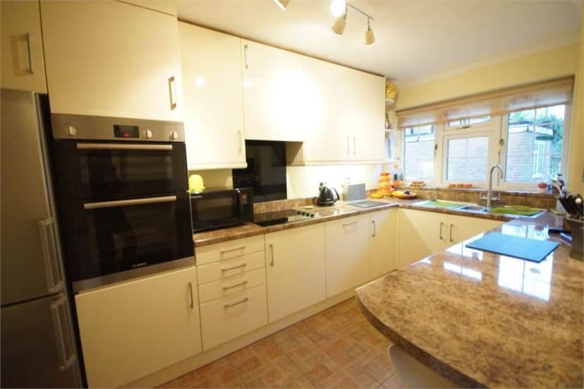 Image 2:3 bedroom Semi-detached house to rent