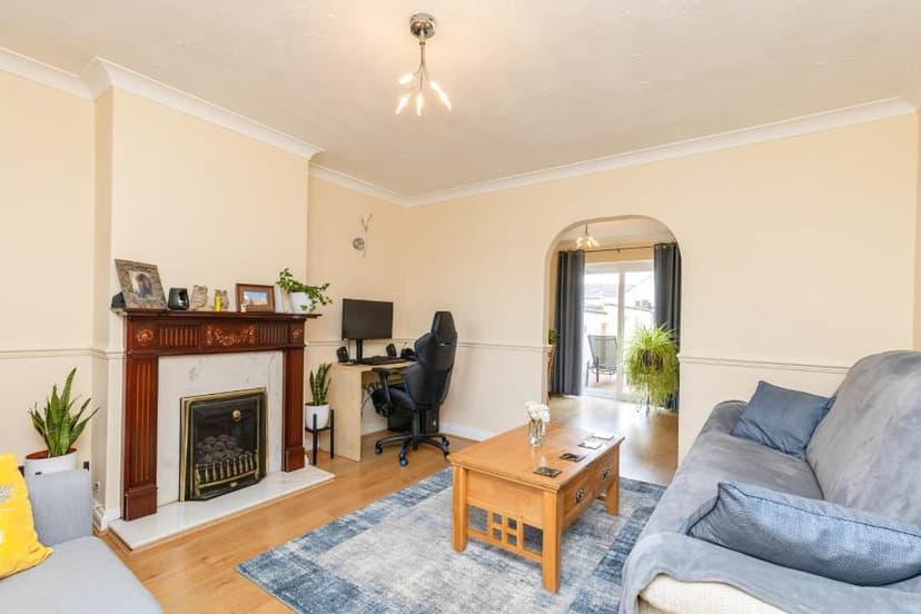 Image 2:3 bedroom End-of-terrace house to rent