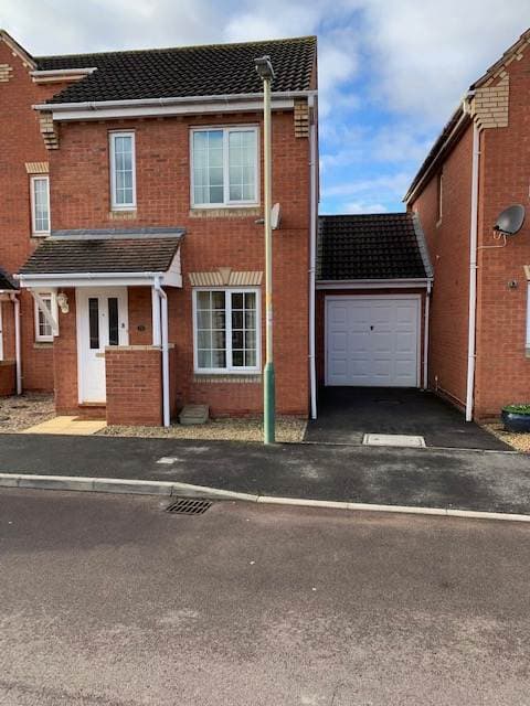 Image 1:2 bedroom Link-detached house to rent