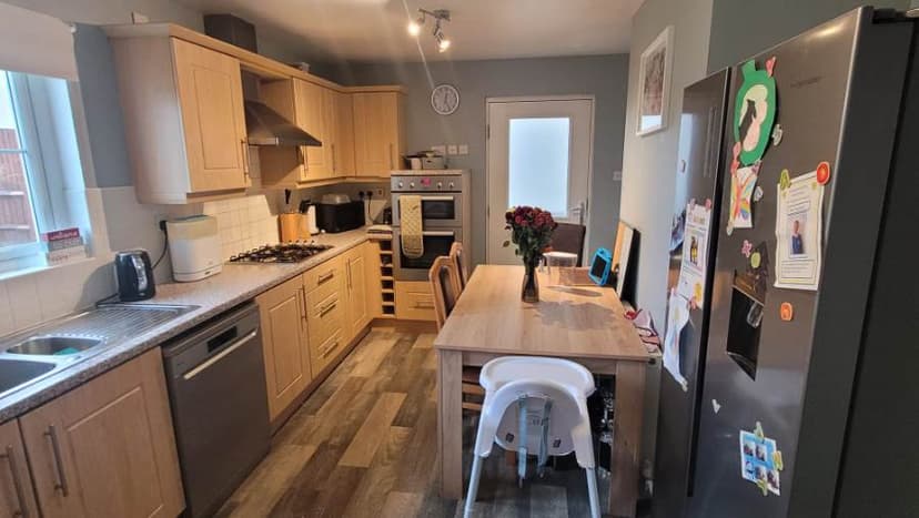 Image 2:4 bedroom Detached house to rent