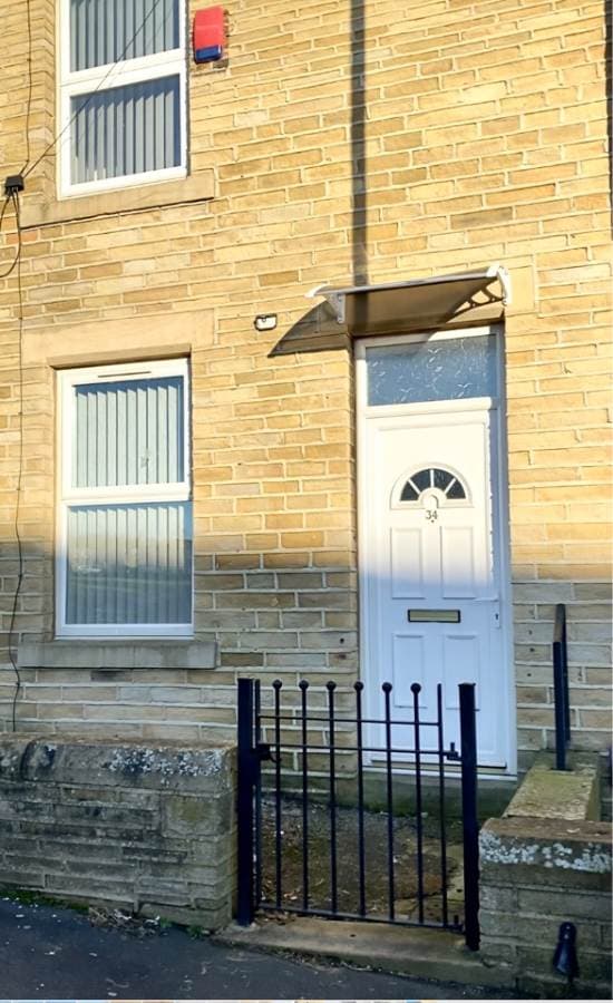 Image 1:2 bedroom End-of-terrace house to rent