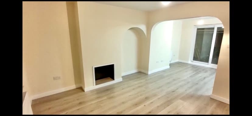 Image 2:3 bedroom End-of-terrace house to rent