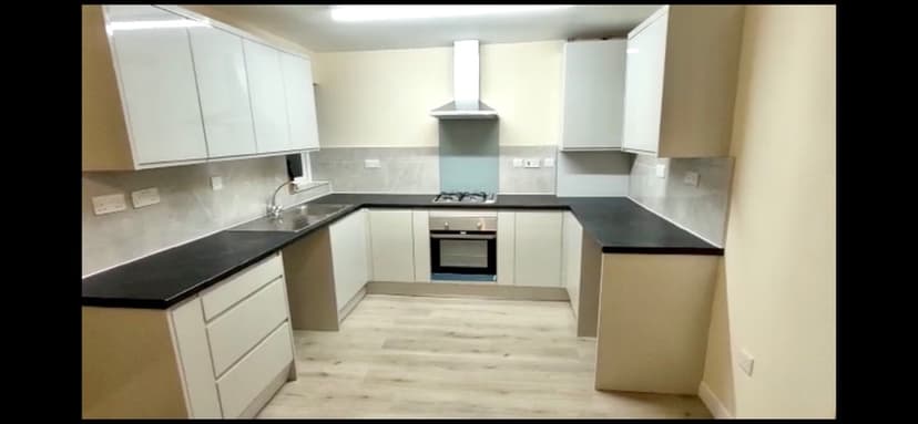 Image 1:3 bedroom End-of-terrace house to rent