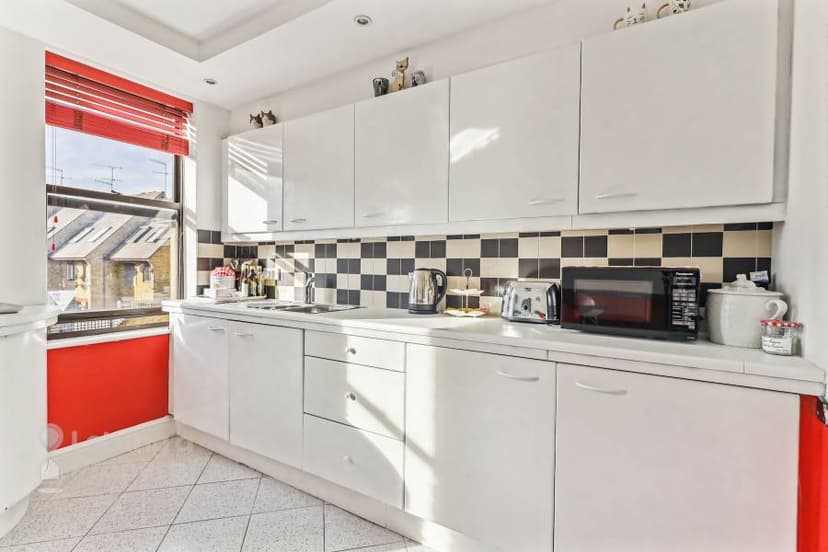 Image 2:2 bedroom Maisonette to rent