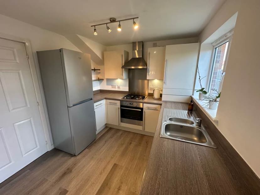 Image 2:3 bedroom Semi-detached house to rent