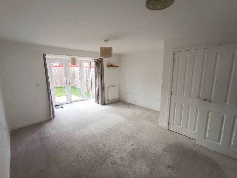 Image 2:3 bedroom Semi-detached house to rent