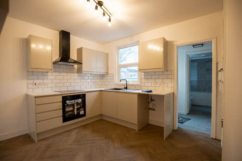 Image 2:4 bedroom Terraced house to rent