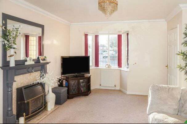 Image 2:4 bedroom Detached house to rent