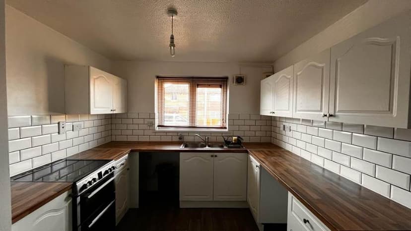 Image 2:2 bedroom Bungalow to rent