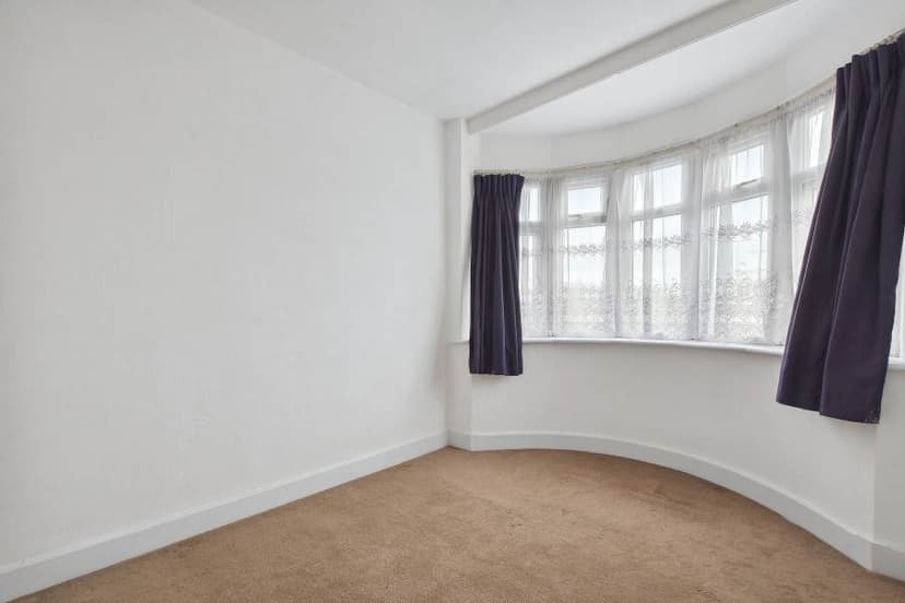 Image 2:2 bedroom Semi-detached bungalow to rent