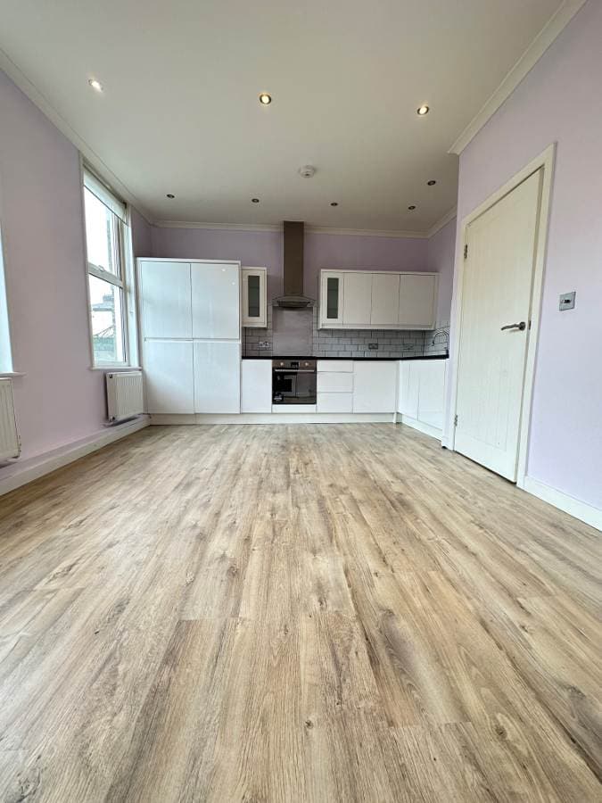 Image 1:1 bedroom Apartment or flat to rent