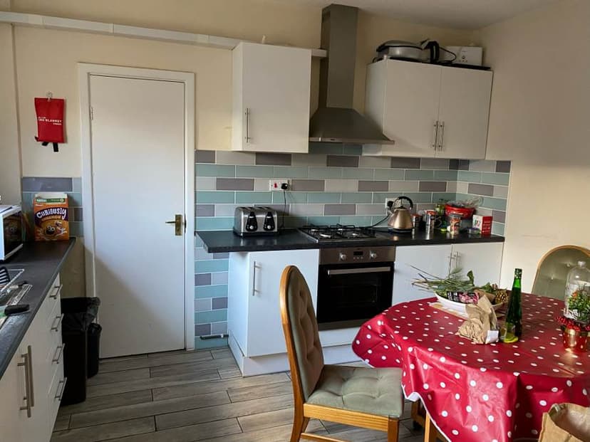 Image 2:3 bedroom Flat to rent