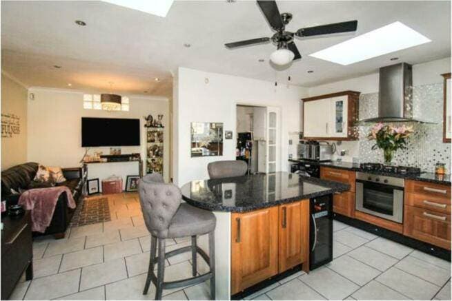 Image 3:4 bedroom Semi-detached house to rent