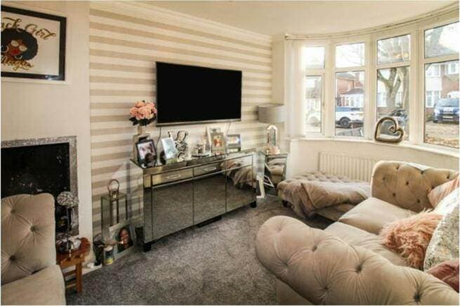 Image 2:4 bedroom Semi-detached house to rent