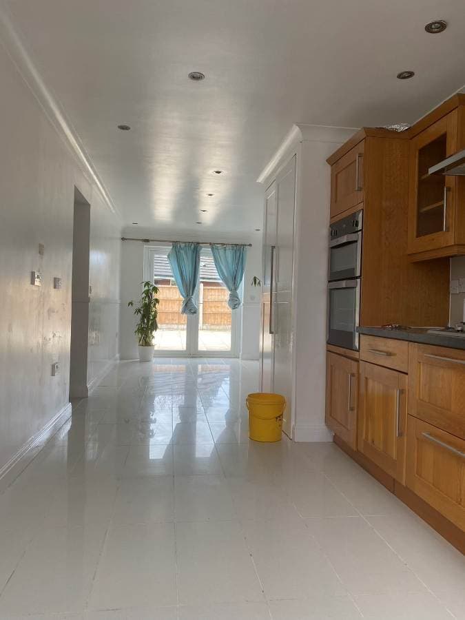 Image 2:5 bedroom Detached house to rent