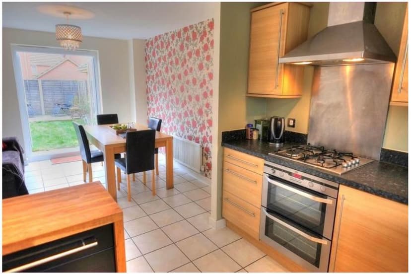 Image 2:4 bedroom Semi-detached house to rent