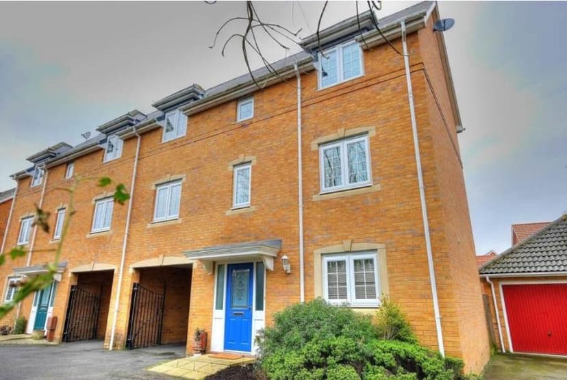 Image 1:4 bedroom Semi-detached house to rent