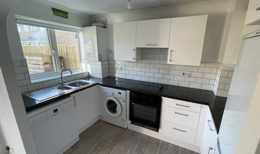 Image 2:3 bedroom End-of-terrace house to rent