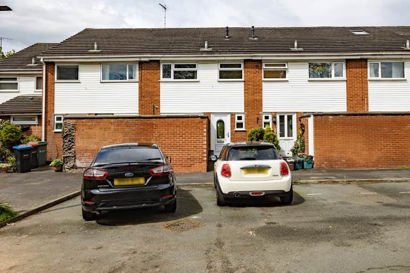 Image 1:3 bedroom Mews to rent