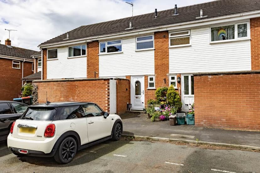 Image 2:3 bedroom Mews to rent