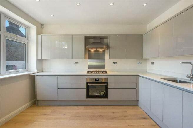 Image 2:4 bedroom Terraced house to rent