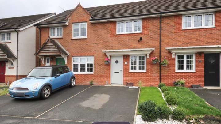 Image 1:2 bedroom Mews to rent