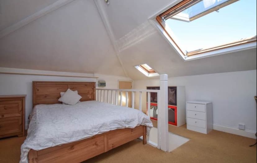Image 2: Studio to rent