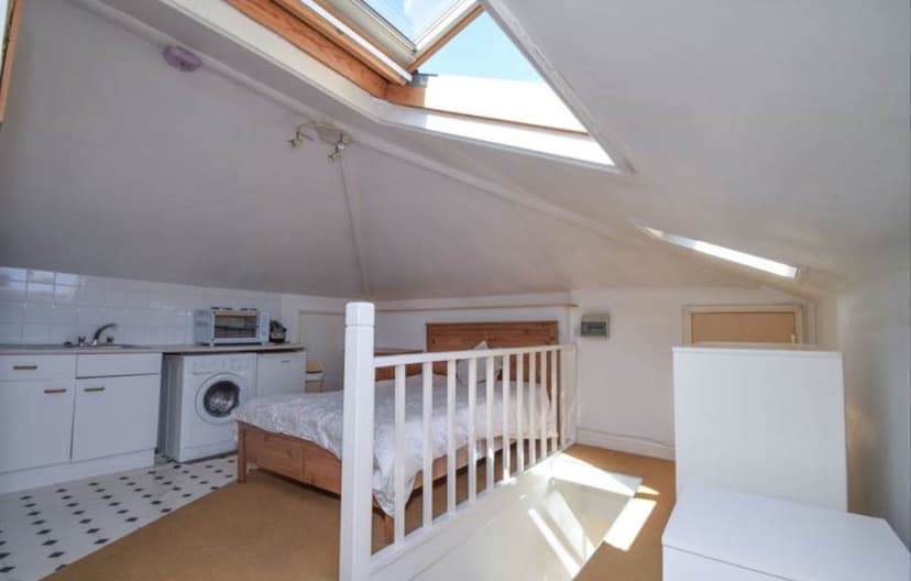 Image 3: Studio to rent