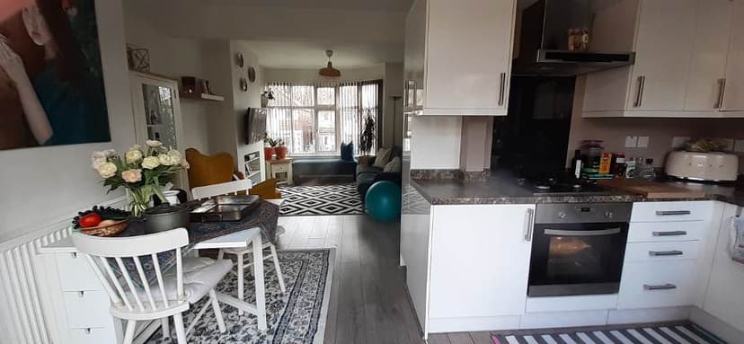Image 2:3 bedroom Semi-detached house to rent