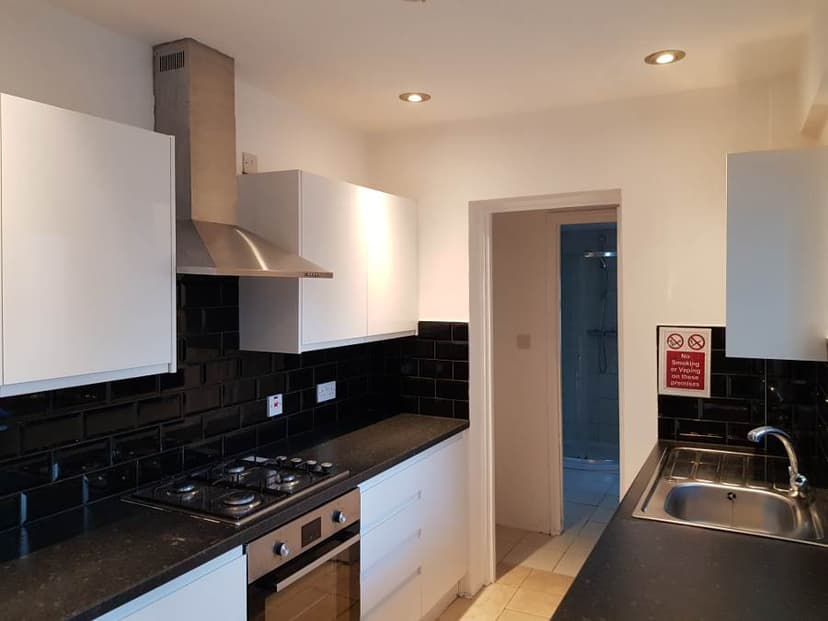 Image 2:3 bedroom End-of-terrace house to rent