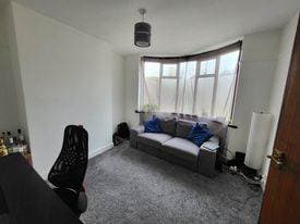 Image 2:3 bedroom Semi-detached house to rent