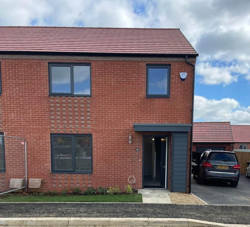 Image 1:4 bedroom Semi-detached house to rent