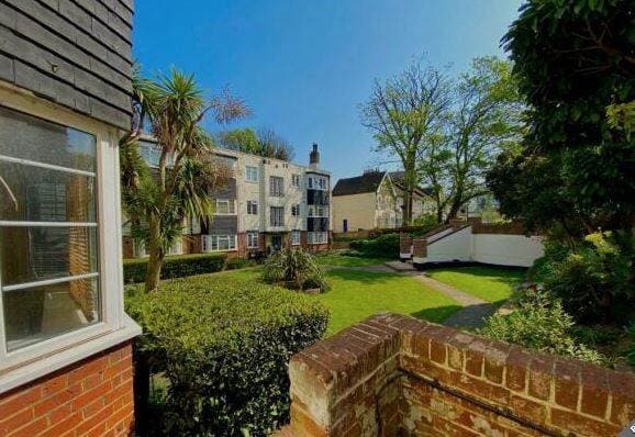 Image 1:1 bedroom Apartment or flat to rent