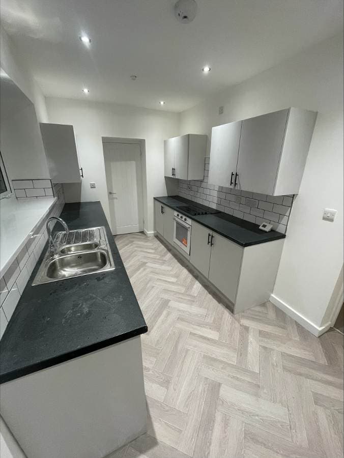 Image 1:5 bedroom Detached house to rent